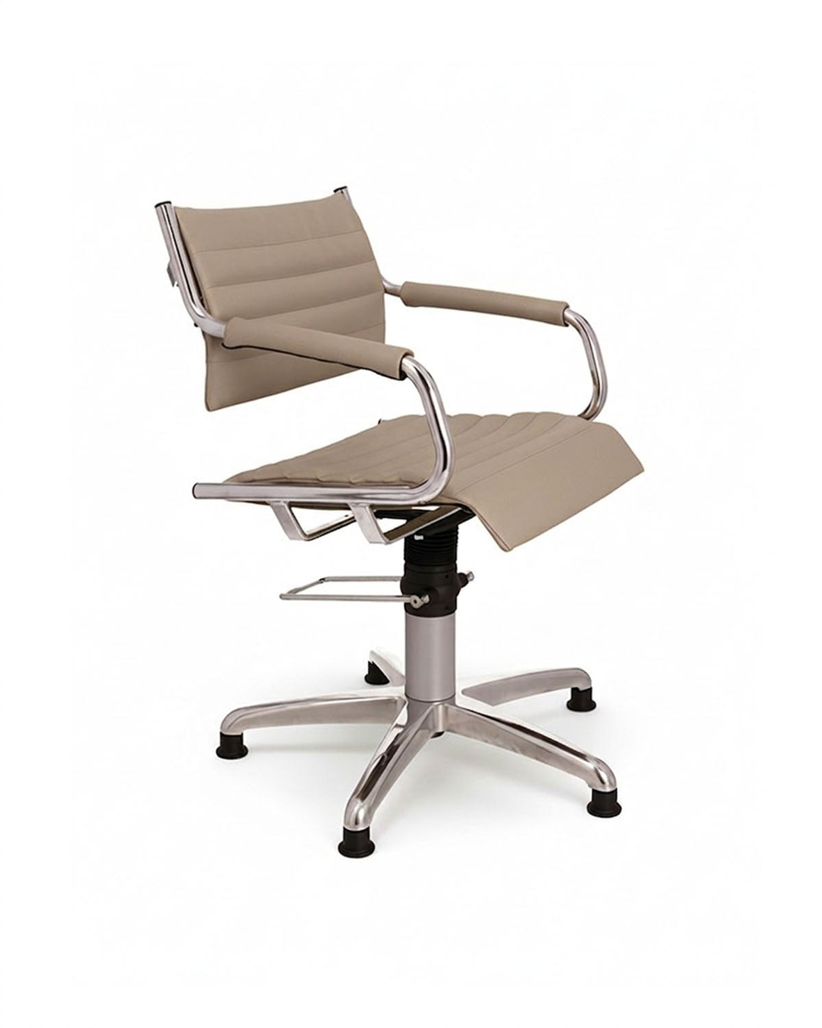 Greiner 59 - beige kundstol med krom kryssfot