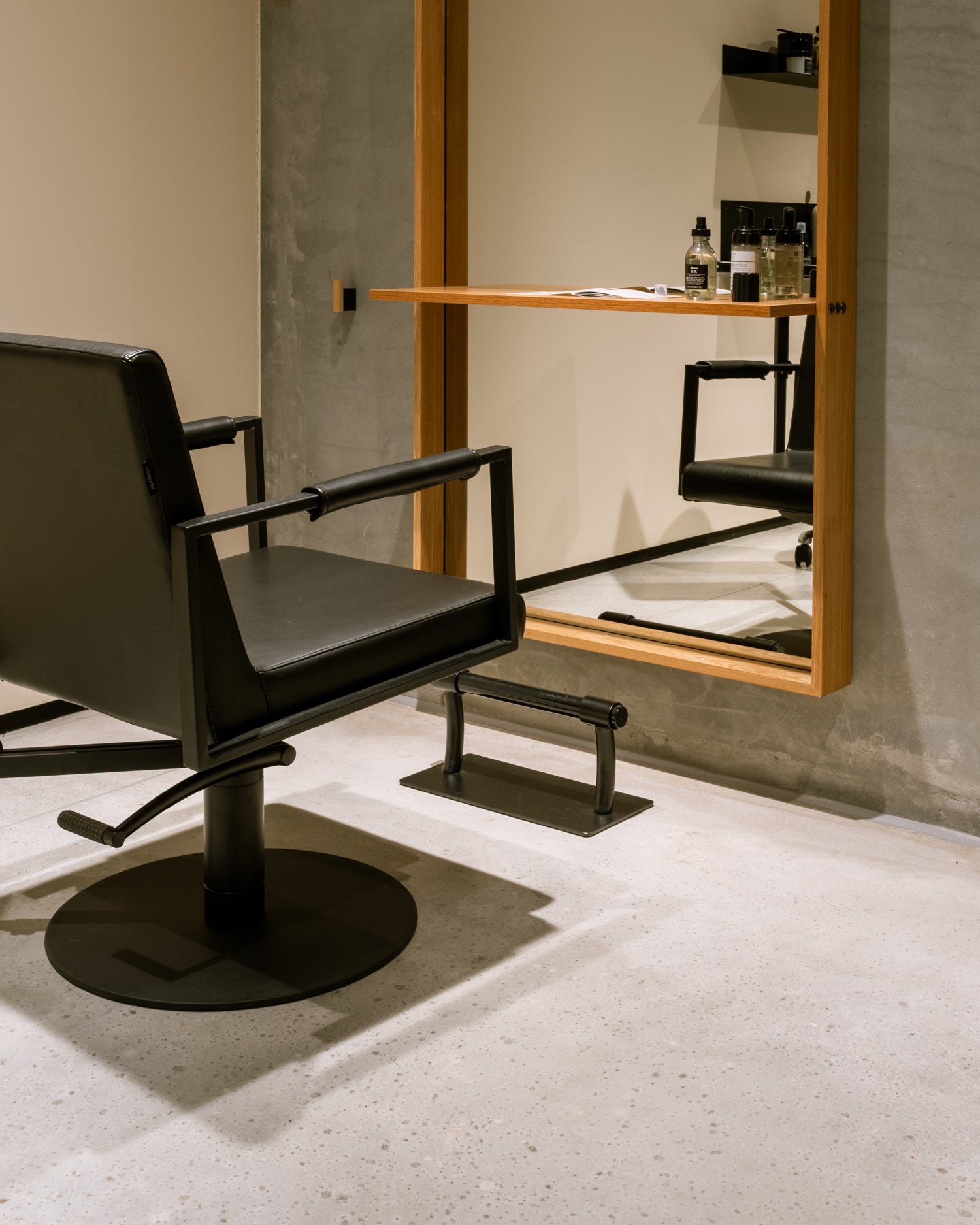 Supernova - Black footrest - Freestanding