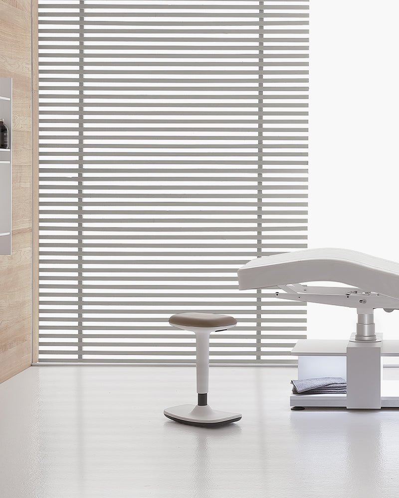 Flex - White treatment chair - Good ergonomics