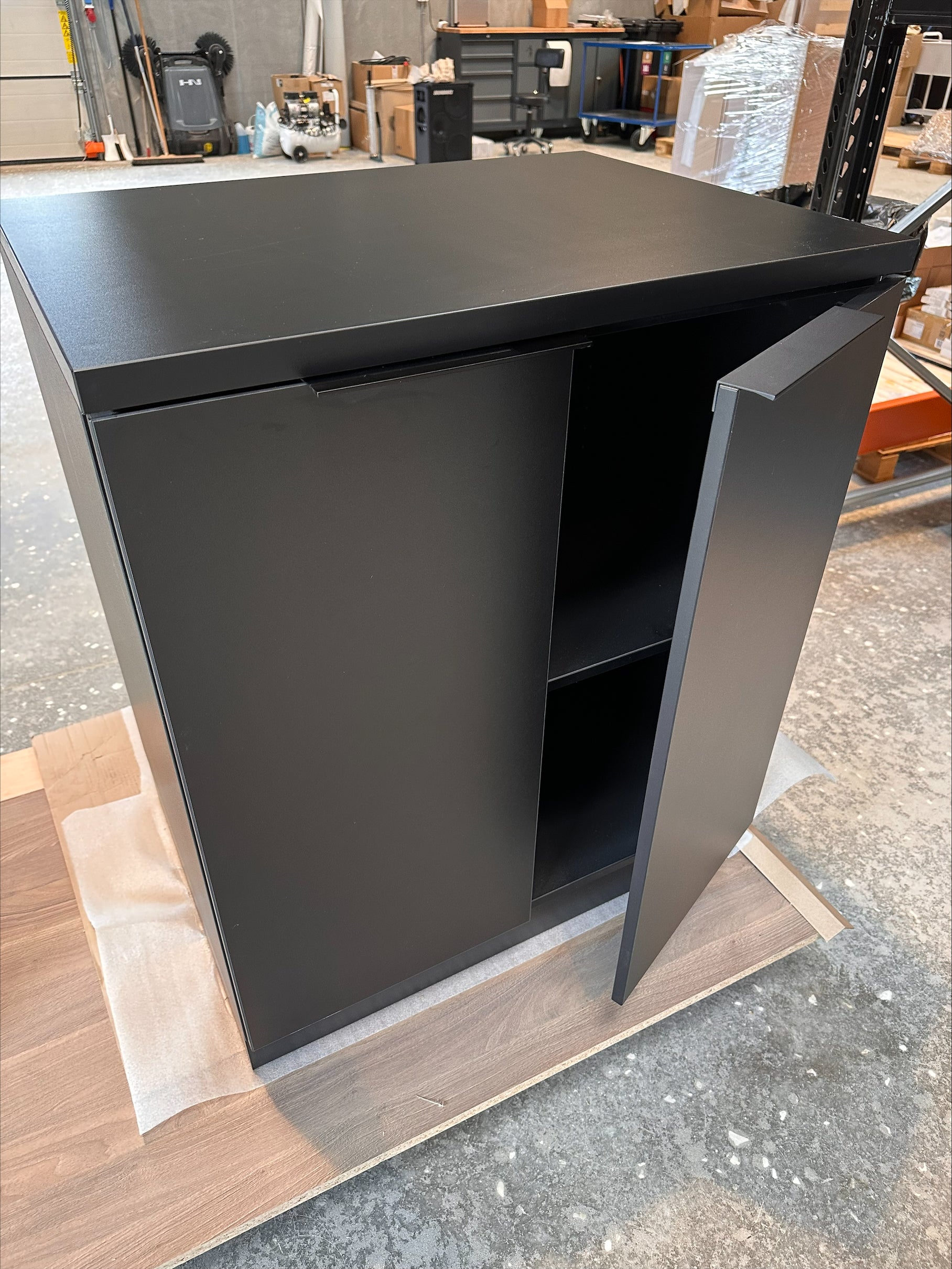 Colorbar skåp - Svart tvättskåp - DEMO